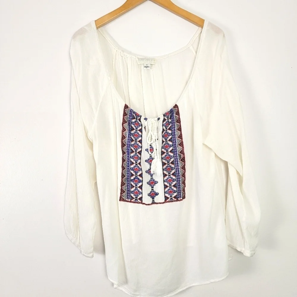 Forever 21 Plus 1X Boho White Blue Red Embellished 3/4 Sleeve Blouse Rayon - Picture 3 of 9